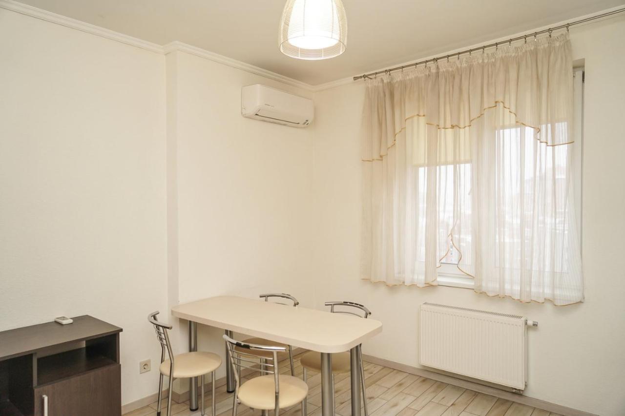Kyiv Apartment On Chornovola 27 Esterno foto