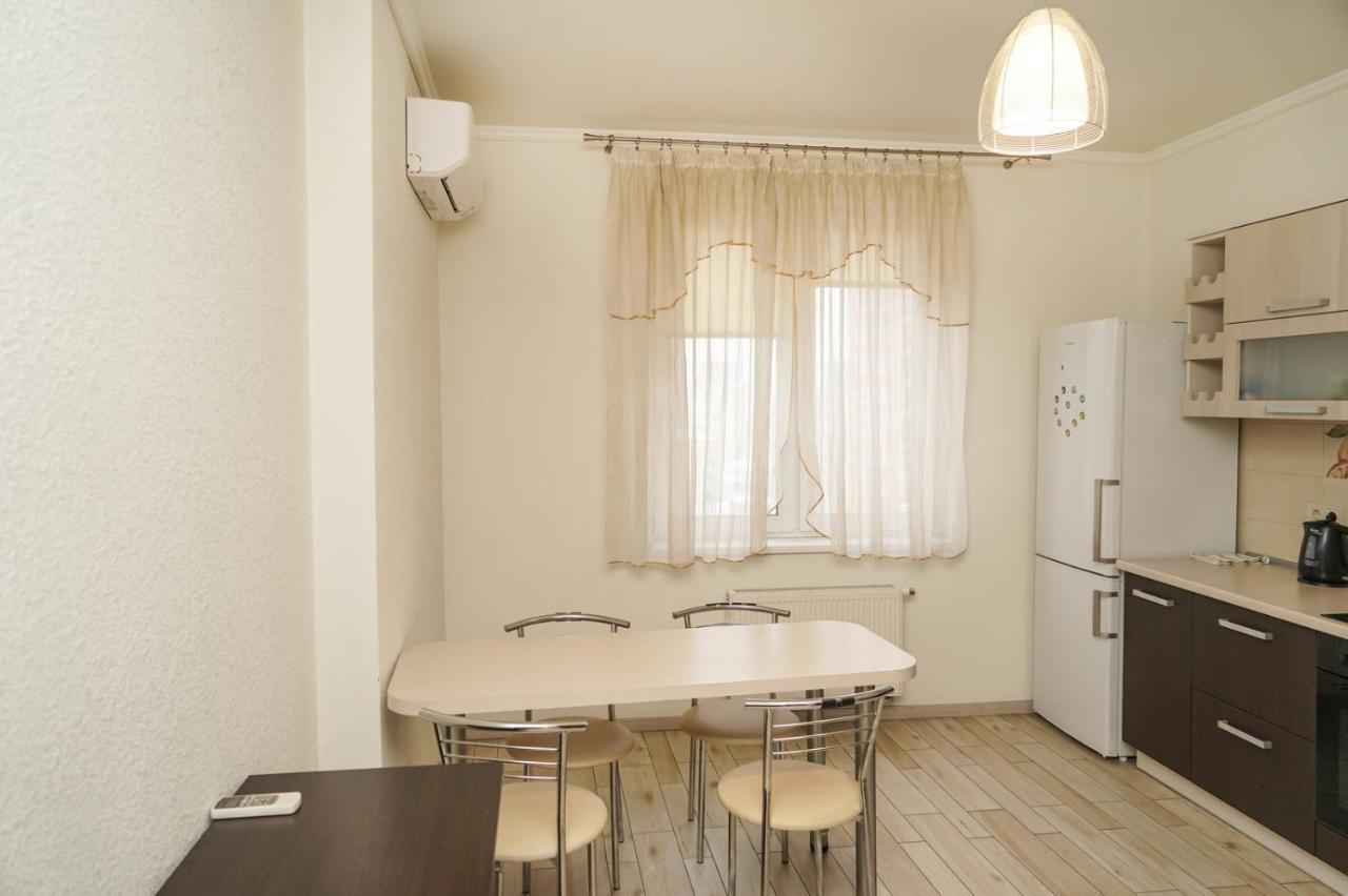 Kyiv Apartment On Chornovola 27 Esterno foto